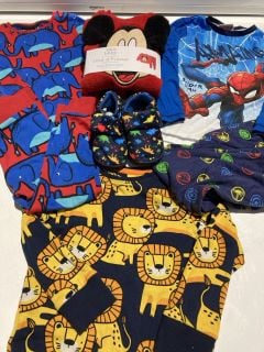 BOX OF CHILDREN CLOTHING TO INCLUDE ANIMAL PAJAMAS SIZE 2-3 YEARS