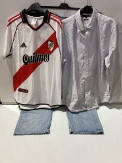 QTY OF CLOTHING ITEMS TO INCLUDE RIVER PLATE HOME KIT SIZE M