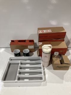 BOX OF ITEMS TO INCLUDE GLASS STORAGE JARS WITH ALL SEALS