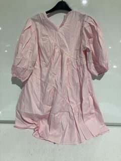 ITEM TO INCLUDE MISSGUILDED PINK BLOUSE TOP SIZE 14