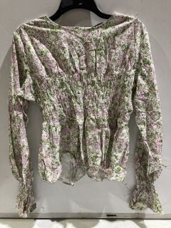 1 X BOX OF PREMIUM DESIGNER APPERAL TO INCLUDE NA-KD SMOCKED PEPLUM BLOSE IN PINK FLOWER SIZE EU 42