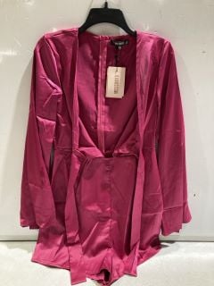 1 X BOX OF PREMIUM DESIGNER APPERAL TO INCLUDE MISSGUIDED DRESSES IN SATIN HOT PINK SIZE 10