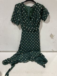 1 X BOX OF PREMIUM DESIGNER APPERAL TO INCLUDE GOLD FOIL SPOT MIDI DRESS GREEN SIZE 10