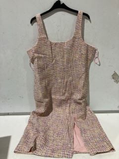 1 X BOX OF PREMIUM DESIGNER APPERAL TO INCLUDE FOREVER UNIQUE DRESS IN NUDE SIZE 12