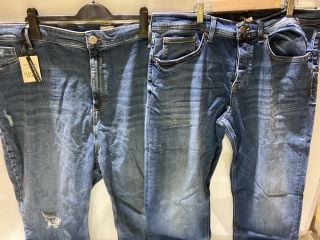 2 X PREMIUM DESIGNER APPERAL TO INCLUDE RIVER ISLAND STRAIGHT JEANS SIZE W 36 L 34