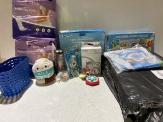 1 X BOX OF BABY ITEMS TO INCLUDE MATERNITY PADS