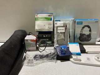 1 X BOX OF TECH ITEMS TO INCLUDE SMOKE ALARM