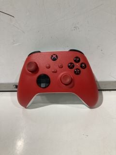 1 X BOX OF GAMING ITEMS TO INCLUDE RED XBOX ONE CONTROLLER