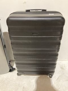 4 X TRAVEL BAGS TO INLCUDE LARGE SUITCASE