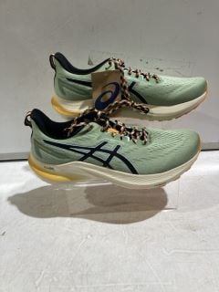 2 X OASICS TRAINERS SIZE 11 AND 8.5