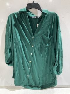 1 X BOX OF PREMIUM DESIGNER APPERAL TO INCLUDE SHIRT IN GREEN SIZE 10