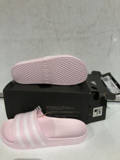 BOX OF ITEMS TO INCLUDE ADIDAS ADILETTE AQUA SHOES UK 6