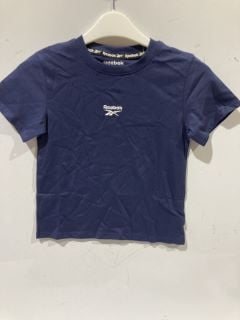 BOX OF CHILDRENS CLOTHING TO INCLUDE REEBOK T SHIRT BLUE AGE 6 - 7 YEARS