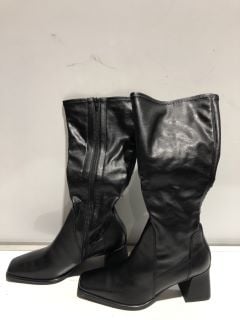 VAGABOND BLACK HEELED BOOTS SIZE 40