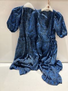 BOX OF DESIGNER CLOTHES TO INCLUDE BRAVE SOUL WRAP DRESS BLUE SIZE XS