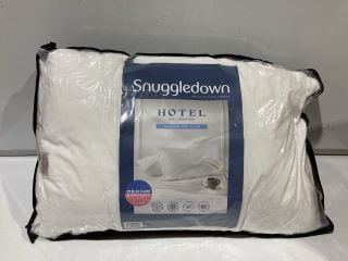 BOX OF BEDDING ITEMS TO INCLUDE SNUGGLEDOWN HOTEL COLLECTION PILLOW