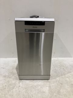 HISENSE SLIMLINE FREESTANDING DISHWASHER HS523E15XUK