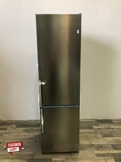 SIEMENS FREESTANDING FRIDGE FREEZER IQ500 KG39NAIAT RRP £1299: LOCATION - BOOTH(COLLECTION OR OPTIONAL DELIVERY AVAILABLE)