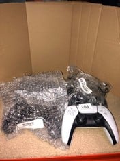 QUANTITY OF TECH & GAMING ITEMS TO INCLUDE PS5 CONTROLLER: LOCATION - C RACK