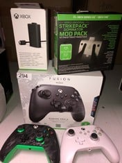 QUANTITY OF TECH & GAMING ITEMS TO INCLUDE XBOX PLAY USB CHARGING KIT FOR XBOX SERIES X: LOCATION - C RACK