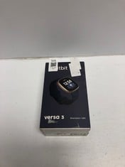 FITBIT VERSA 3 HEALTH & FITNESS SMARTWATCH WITH GPS, 24/7 HEART RATE, VOICE ASSISTANT, MIDNIGHT / SOFT GOLD. RRP Â£120:: LOCATION - B RACK