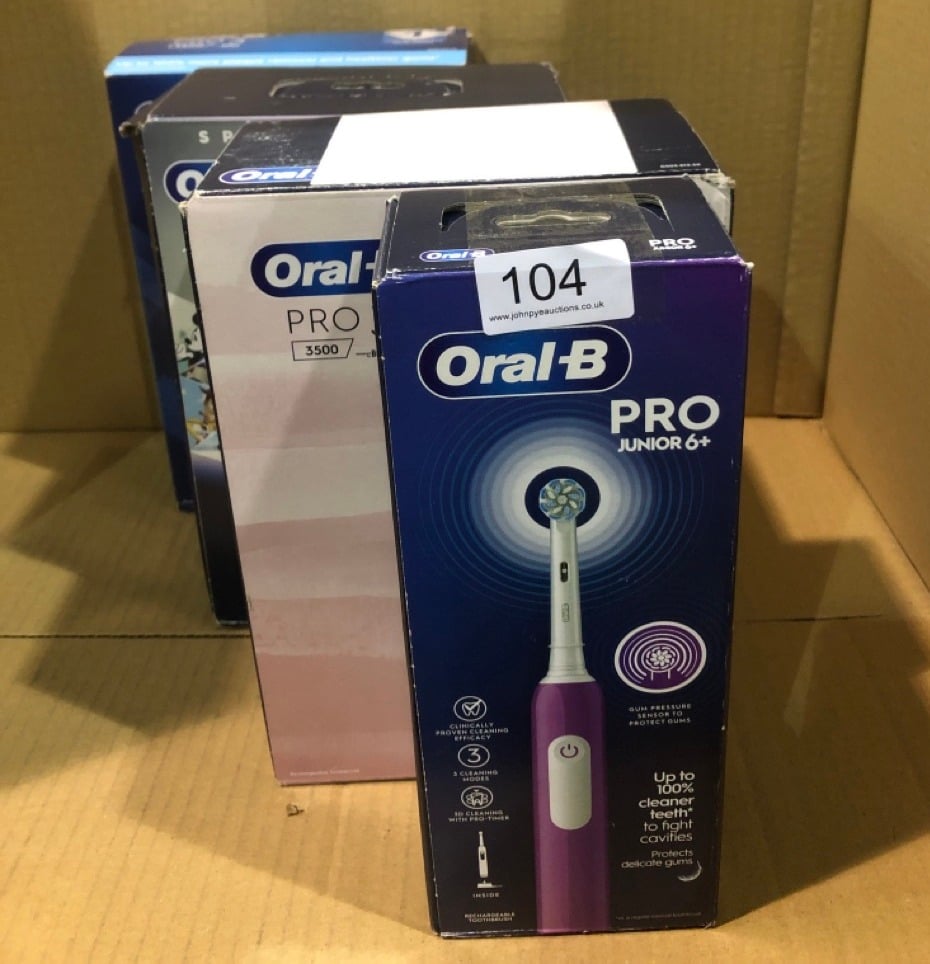 QUANTITY OF HEALTH & BEAUTY ITEMS TO INCLUDE ORAL-B PRO 3 ELECTRIC TOOTHBRUSH FOR ADULTS, 1 CROSS ACTION TOOTHBRUSH HEAD & MONDRIAN TRAVEL CASE, 3 MODES WITH TEETH WHITENING,  UK PLUG, 3500: LOCATION