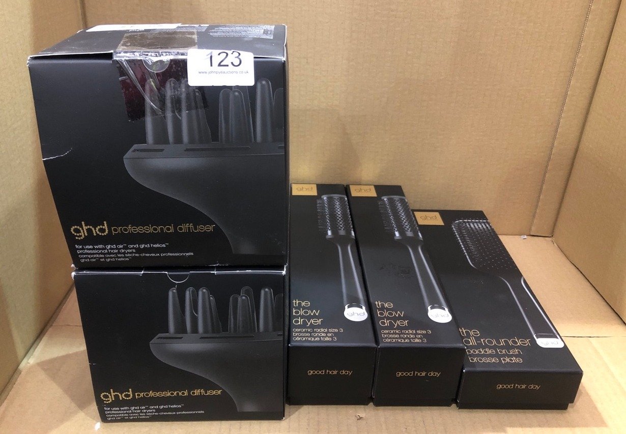 QUANTITY OF HEALTH & BEAUTY ITEMS TO INCLUDE GHD THE ALL-ROUNDER - PADDLE HAIR BRUSH: LOCATION - A