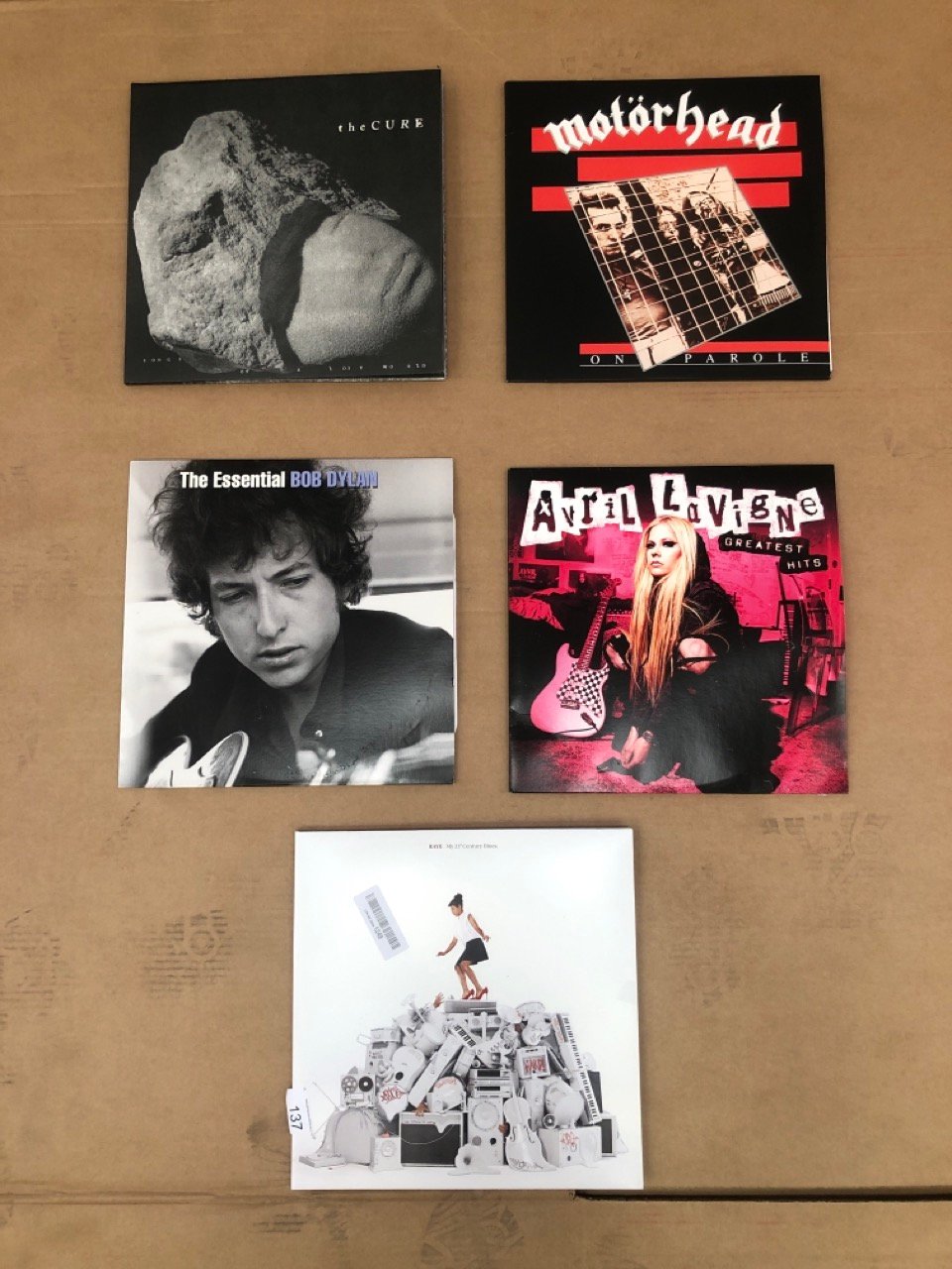 QUANTITY OF VINYLS ITEMS TO INCLUDE GREATEST HITS [VINYL]: LOCATION - A