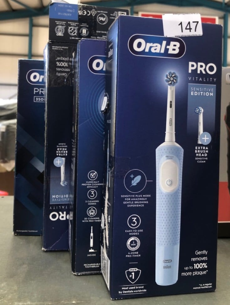 QUANTITY OF HEALTH & BEAUTY ITEMS TO INCLUDE ORAL-B VITALITY PRO ELECTRIC TOOTHBRUSHES ADULTS, 1 HANDLE, 2 TOOTHBRUSH HEADS, 3 BRUSHING MODES INCLUDING SENSITIVE PLUS,  UK PLUG, BLUE: LOCATION - A