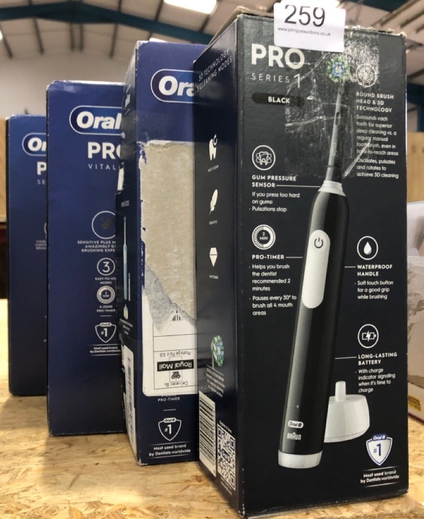 QUANTITY OF HEALTH & BEAUTY ITEMS TO INCLUDE ORAL-B PRO 1 ELECTRIC TOOTHBRUSH FOR ADULTS WITH 3D CLEANING, 1 TOOTHBRUSH HEAD, GUM PRESSURE CONTROL,  UK PLUG, BLACK, ELECTRIC TOOTHBRUSH & ACCESSORIES: