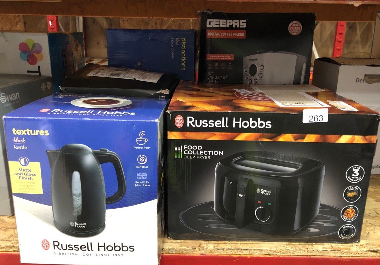 QUANTITY OF KITCHEN & APPLIANCES ITEMS TO INCLUDE RUSSELL HOBBS ELECTRIC DEEP FAT FRYER, 2.5L CAPACITY/CAN COOK 1KG FOOD, CARBON ODOUR FILTER, LARGE OBSERVATION WINDOW, NON-STICK COATED PAN, ADJUSTAB