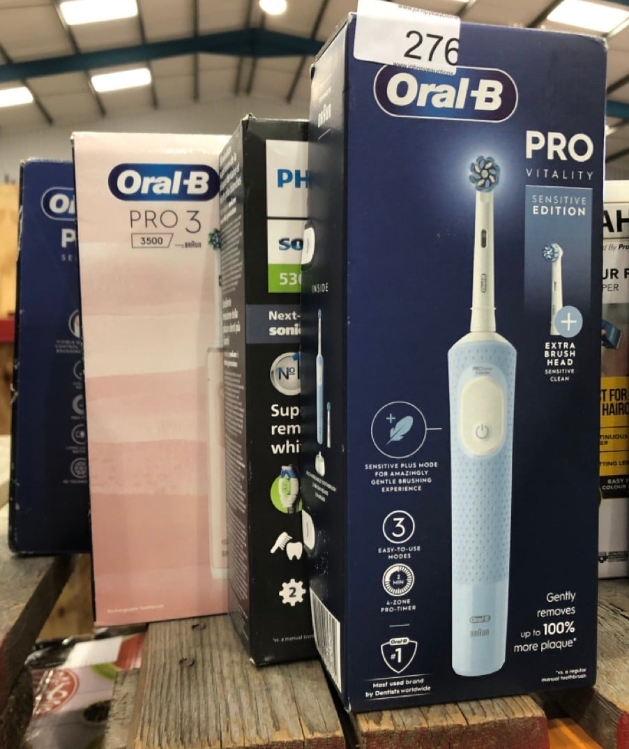 QUANTITY OF HEALTH & BEAUTY ITEMS TO INCLUDE ORAL-B VITALITY PRO ELECTRIC TOOTHBRUSHES ADULTS, 1 HANDLE, 2 TOOTHBRUSH HEADS, 3 BRUSHING MODES INCLUDING SENSITIVE PLUS,  UK PLUG, BLUE: LOCATION - B