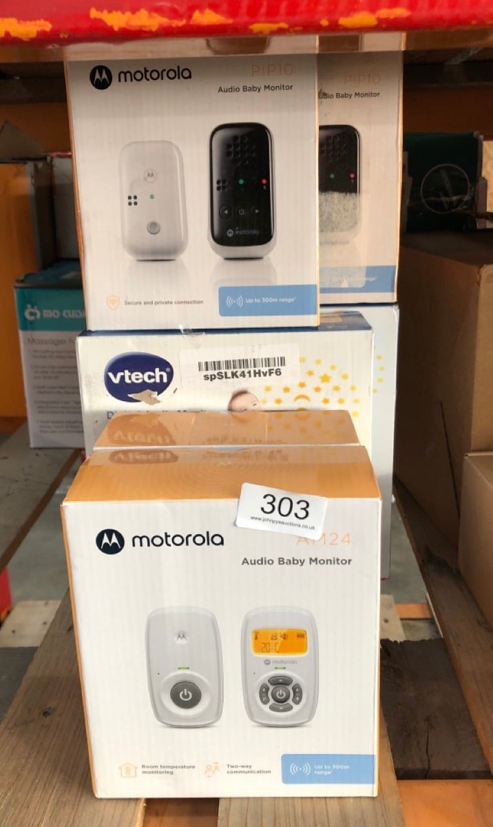 QUANTITY OF BABY & TODDLER ITEMS TO INCLUDE MOTOROLA NURSERY BABY MONITOR AM24 - AUDIO ONLY WITH HIGH SENSITIVE MICROPHONE - PARENT UNIT WITH 300M RANGE, ROOM TEMPERATURE MONITORING AND LED SOUND IND