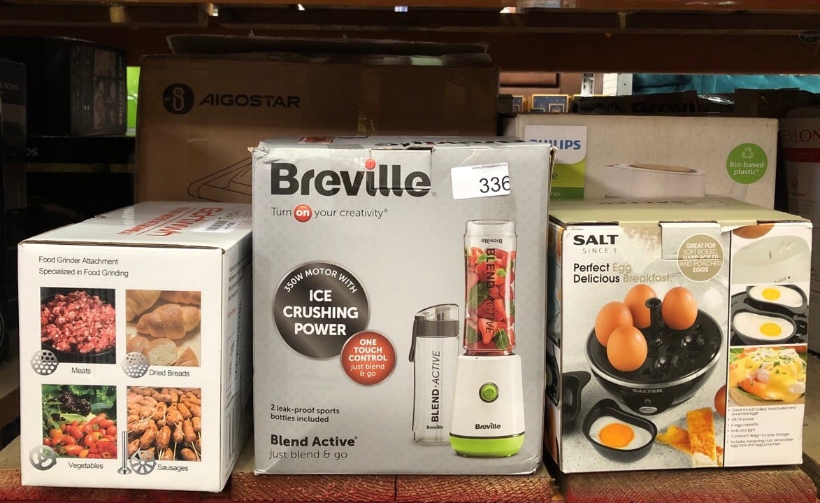 QUANTITY OF KITCHEN & APPLIANCES ITEMS TO INCLUDE BREVILLE BLEND ACTIVE PERSONAL BLENDER & SMOOTHIE MAKER | 350W | 2 PORTABLE BLEND ACTIVE BOTTLES (600ML) | LEAK PROOF LIDS | WHITE & GREEN [VBL246]: