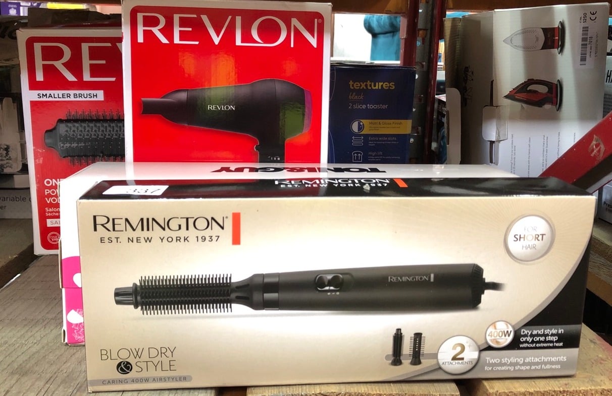 QUANTITY OF HEALTH & BEAUTY ITEMS TO INCLUDE REMINGTON BLOW DRY & STYLE AIR STYLER - FOR SHORTER HAIR (2 ATTACHMENTS, 19MM BRUSH, 25MM SOFT BRISTLE BRUSH, 2 HEAT TINGS, 2 SPEED TINGS, SWIVEL CORD, 40