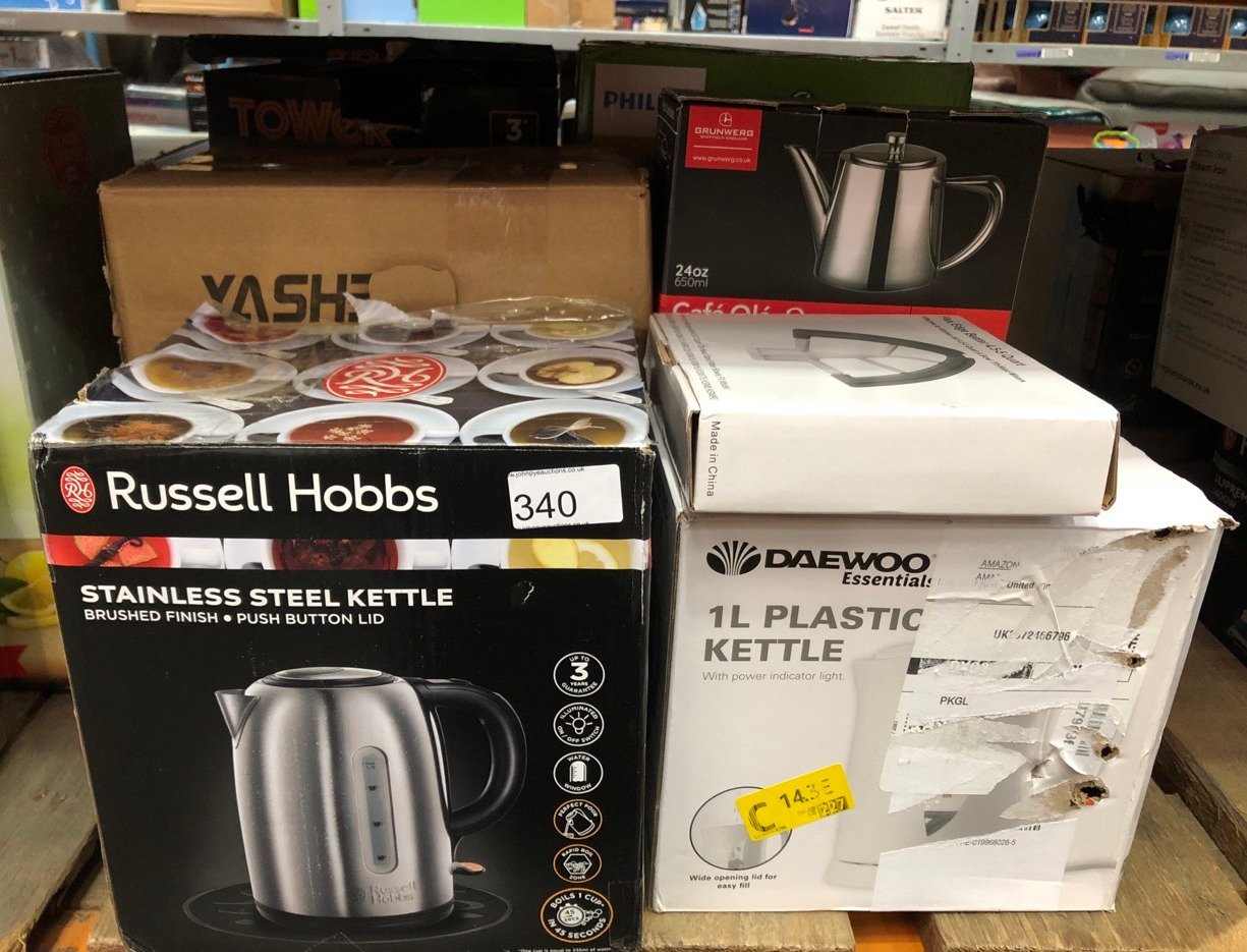 QUANTITY OF KITCHEN & APPLIANCES ITEMS TO INCLUDE RUSSELL HOBBS BRUSHED STAINLESS STEEL & BLACK ELECTRIC 1.7L CORDLESS KETTLE (FAST BOIL 3KW, REMOVABLE WASHABLE ANTI-SCALE FILTER, PUSH TO OPEN LID, P