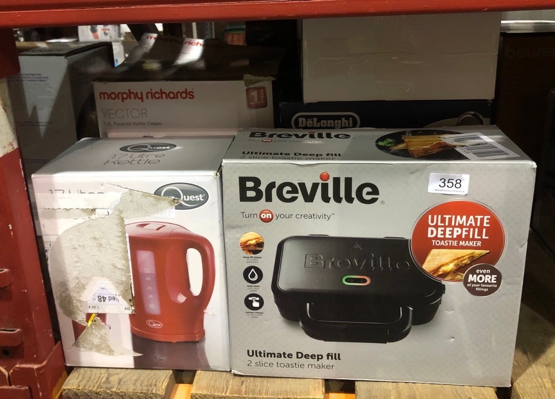 QUANTITY OF KITCHEN & APPLIANCES ITEMS TO INCLUDE BREVILLE ULTIMATE DEEP FILL TOASTIE MAKER | 2 SLICE SANDWICH TOASTER | REMOVABLE NON-STICK PLATES | STAINLESS STEEL | BLACK [VST082]: LOCATION - C