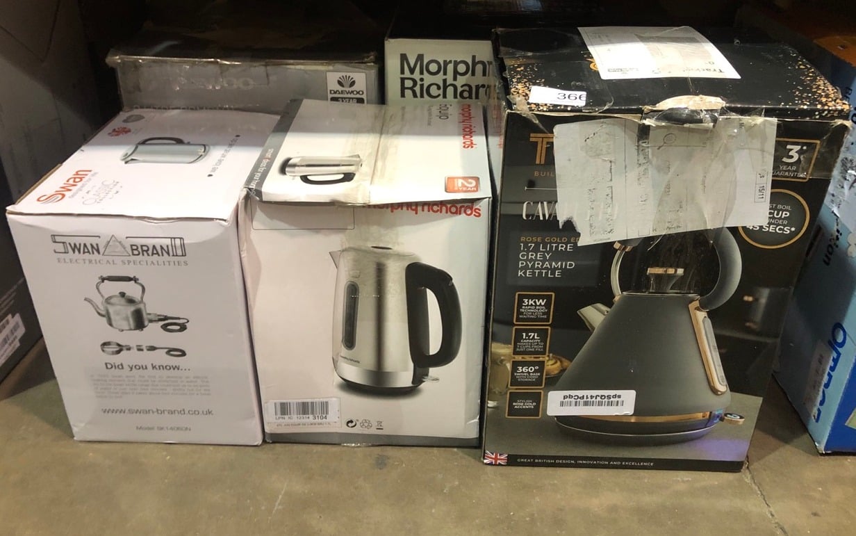 QUANTITY OF KITCHEN & APPLIANCES ITEMS TO INCLUDE TOWER T10044RGG CAVALETTO PYRAMID KETTLE WITH FAST BOIL, DETACHABLE FILTER, 1.7 LITRE, 3000 W, GREY AND ROSE GOLD: LOCATION - C