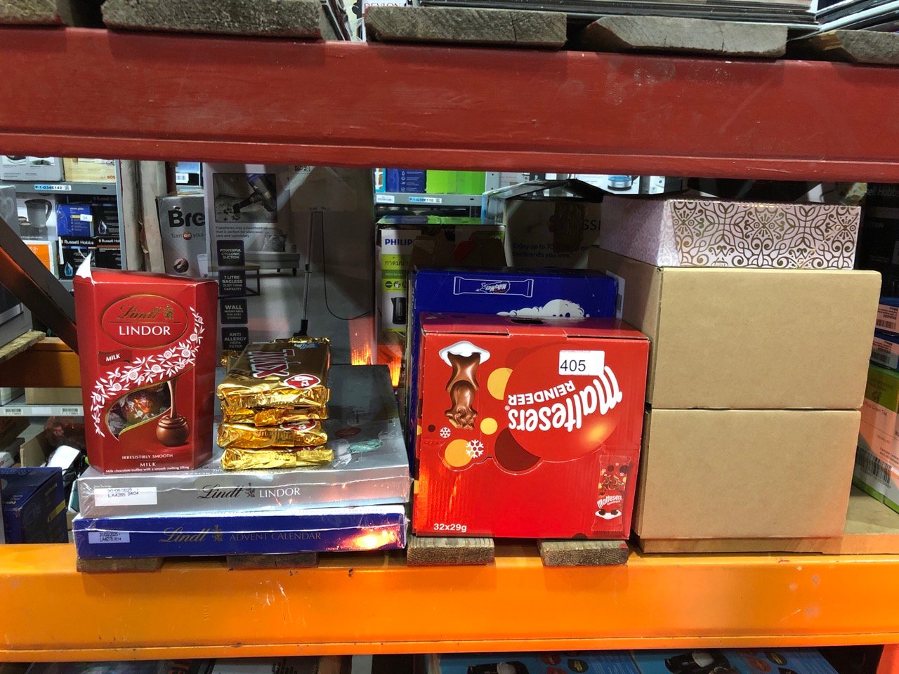 QUANTITY OF ITEMS TO INCLUDE MALTESERS CHOCOLATE REINDEER, CHRISTMAS CHOCOLATE GIFT STOCKING FILLERS, 32 PACKS OF 29G: LOCATION - C