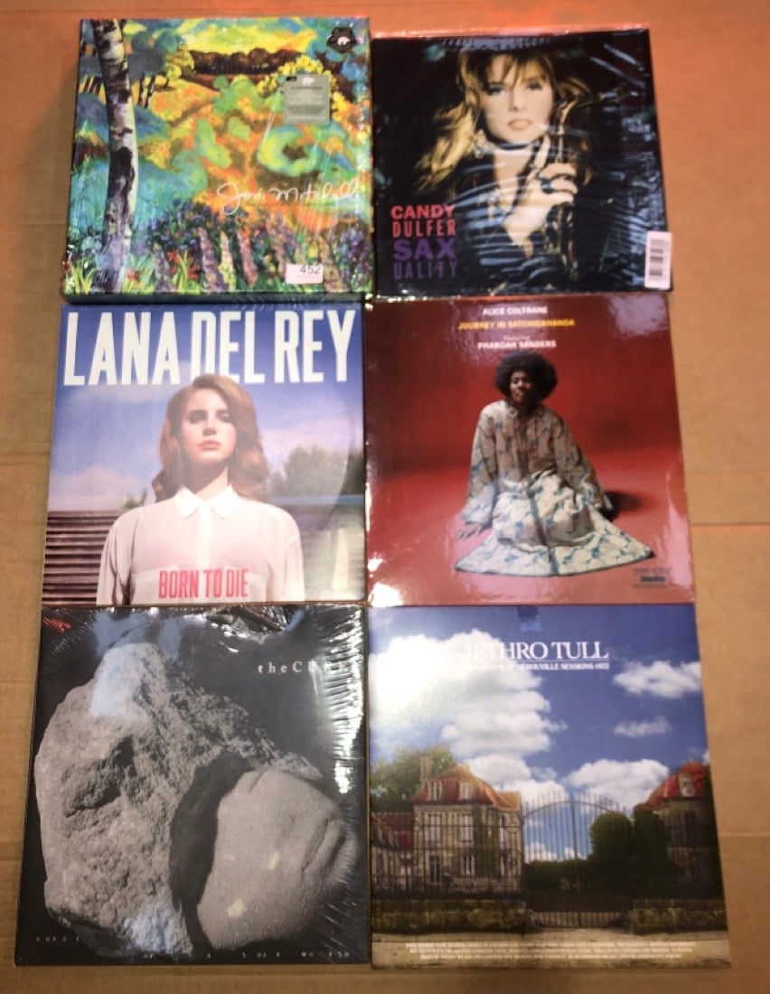 QUANTITY OF VINYLS INCLUDE BORN TO DIE [VINYL]: LOCATION - D