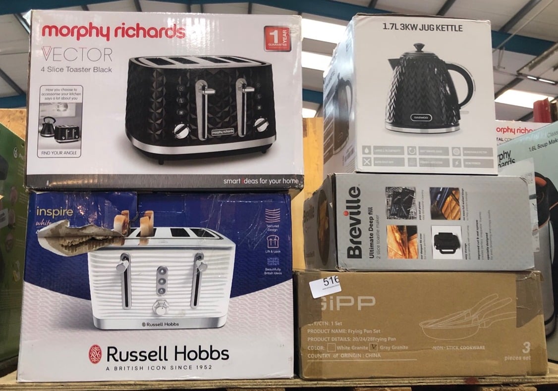 QUANTITY OF KITCHEN & APPLIANCES ITEMS TO INCLUDE MORPHY RICHARDS VECTOR 4 SLICE TOASTER, HIGH GLOSS GEOMETRIC DESIGN, DEFROST AND REHEAT, VARIABLE WIDTH SLOTS, REMOVABLE CRUMB TRAY, BLACK, 248131: L