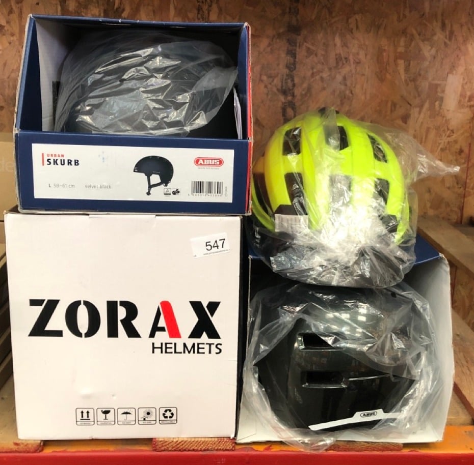 QUANTITY OF SPORTS & EXERCISE ITEMS TO INCLUDE ABUS SKURB ACE CITY HELMET: STURDY BIKE HELMET FOR EVERYDAY USE, SKATING, BMX RIDING OR LONGBOARDING TO INCLUDE SIZE L: LOCATION - D