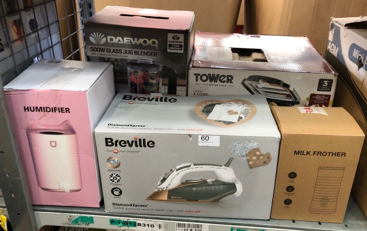 QUANTITY OF KITCHEN & APPLIANCES ITEMS TO INCLUDE BREVILLE DIAMONDXPRESS STEAM IRON | 3100 W | 200G STEAM SHOT | MULTI-DIRECTIONAL DIAMOND CERAMIC SOLEPLATE | 400 ML EASY-FILL WATER TANK WHITE & ROSE