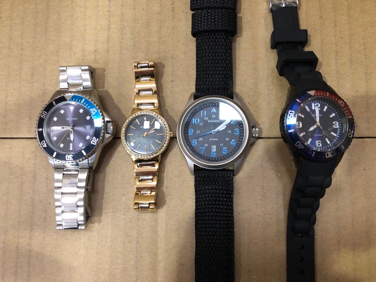 QUANTITY OF WATCHES ITEMS TO INCLUDE SEKONDA BOYS/YOUTH'S BLACK SILICONE STRAP WATCH BLACK DIAL 3390: LOCATION - A