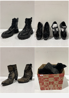 A BOX TO INCLUDE CATWALK BLACK LEATHER BOOTS SIZE 40