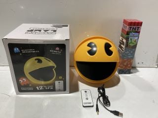 BOX OF ITEMS TO INCLUDE PAC-MAN LAMP WITH SOUND