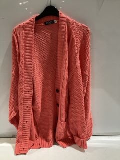 BOX OF WOMEN'S CLOTHES TO INCLUDE REMEL PINK KNITTED CARDIGAN SIZE XXL