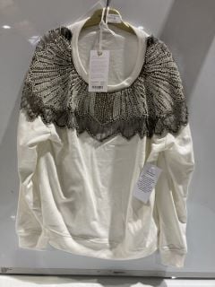 FOREVER UNIQUE WHITE SUKI JUMPER WITH PEARL ACCESSORIES