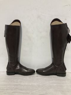 1 X BROGINI KNEE HIGH BOOTS SIZE 6.5