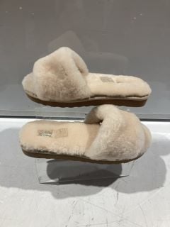 1 X AUSWOOL LADIES FLUFFY SLIDES